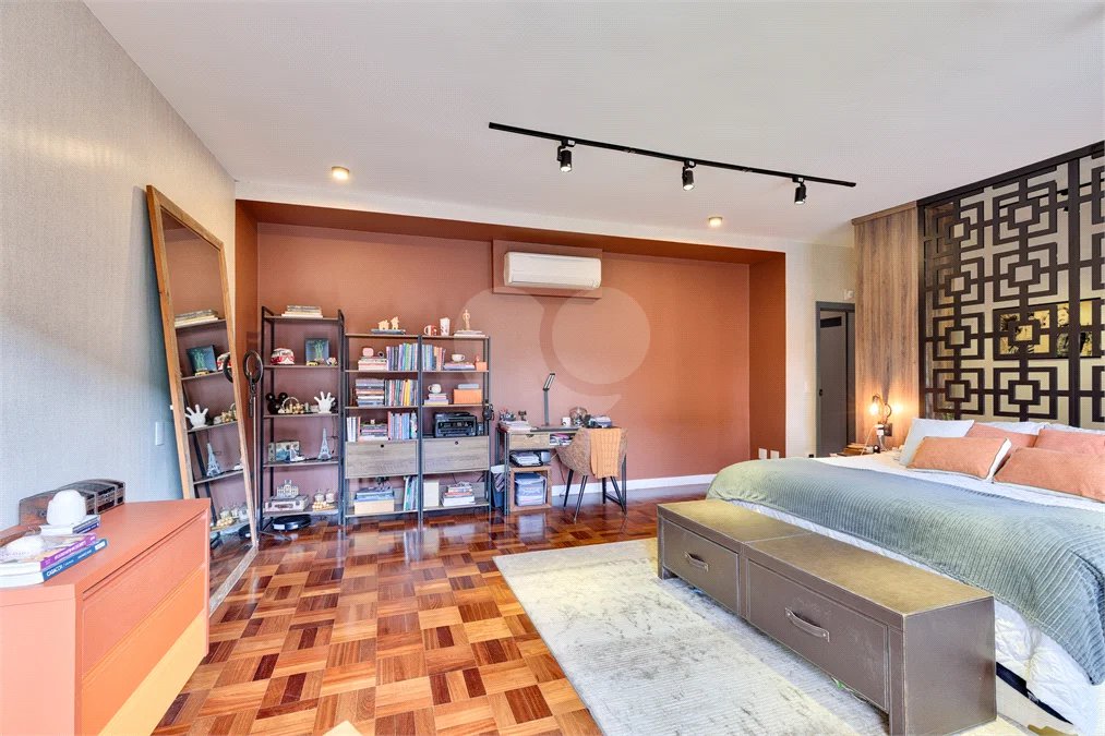 Casa à venda com 4 suítes em Granja Julieta, São Paulo, SP
