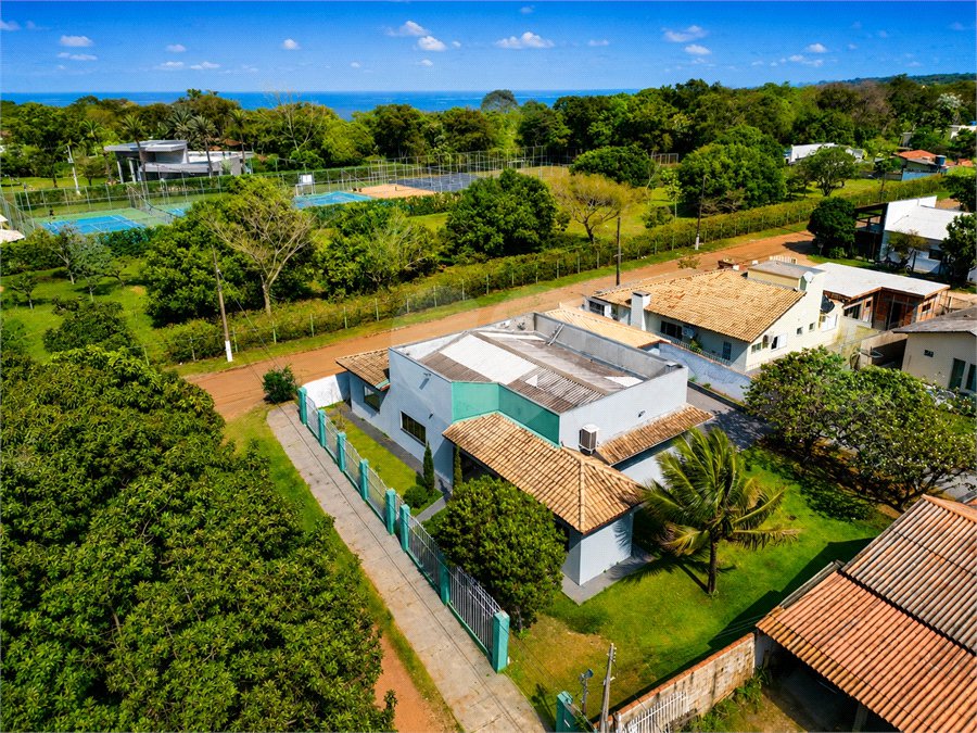 Casa Térrea à venda com 3 quartos, sendo 1 suíte, no Centro, Chapada dos Guimarães, MT