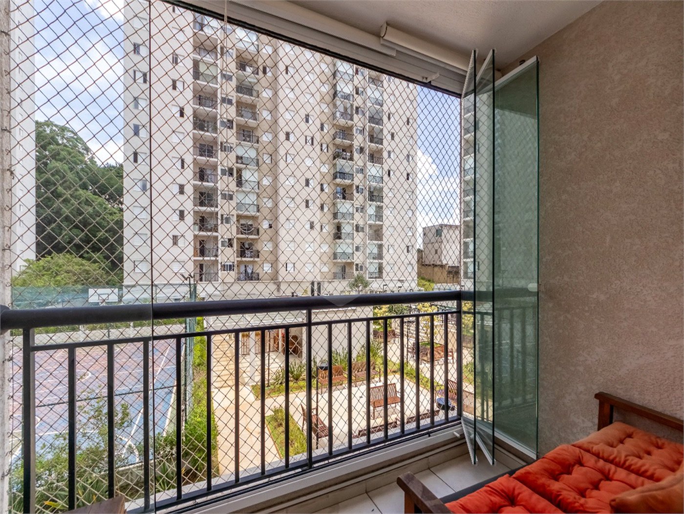 Apartamento à venda com 2 quartos, sendo 1 suíte,  em Jardim Caboré, São Paulo, SP