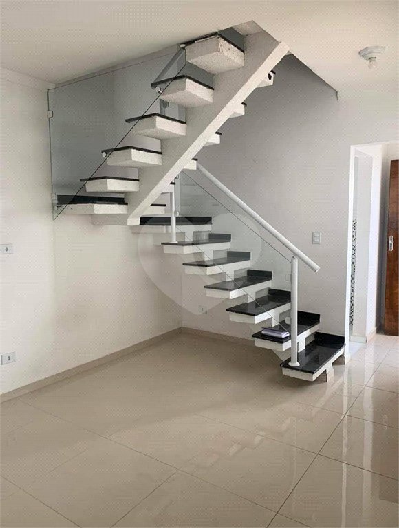 Casa à venda com 2 quartos, sendo 1 suíte, no condomínio Sem Nome, Suzano - SP
