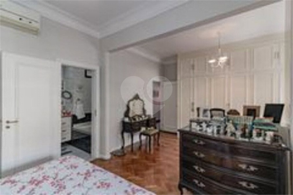 Apartamento à venda com 5 quartos, sendo 1 suíte,  em Copacabana, Rio de Janeiro, RJ