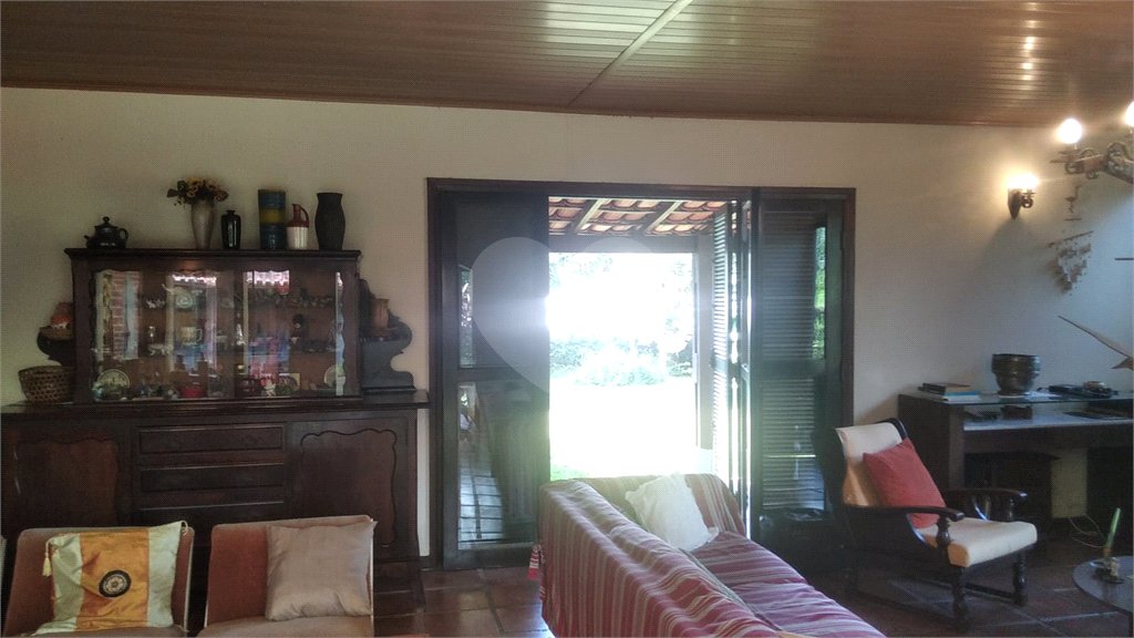 Casa à venda com 5 quartos, sendo 3 suítes, no condomínio Alpes da Cantareira, Mairiporã - SP