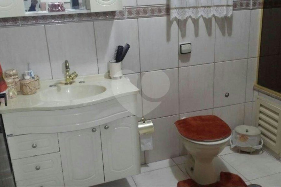 Casa à venda com 3 quartos, sendo 1 suíte, no condomínio Jardim das Pedras, São Paulo - SP