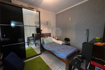 Casa à venda com 4 quartos, sendo 1 suíte, em Vila Paulo Silas, São Paulo, SP