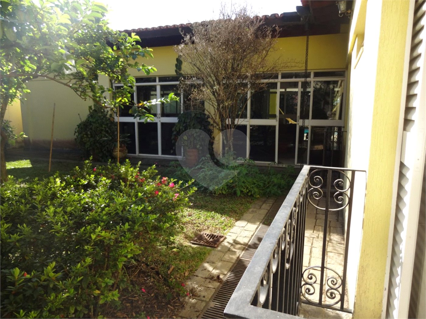 Casa à venda com 5 quartos, sendo 2 suítes,  em Vila Oliveira, Mogi das Cruzes, SP