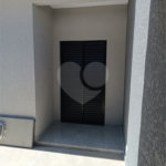 Casa à venda com 3 quartos, sendo 1 suíte, no condomínio Residencial Jardins da Catalunha, Atibaia - SP