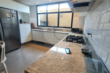 Casa à venda com 3 suítes em Vila Nastri, Itapetininga, SP