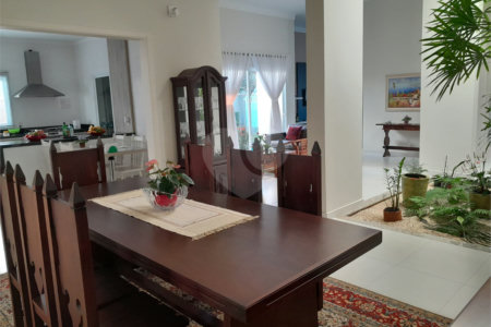 Casa à venda com 5 suítes no condomínio Ipe Velho, Vinhedo - SP