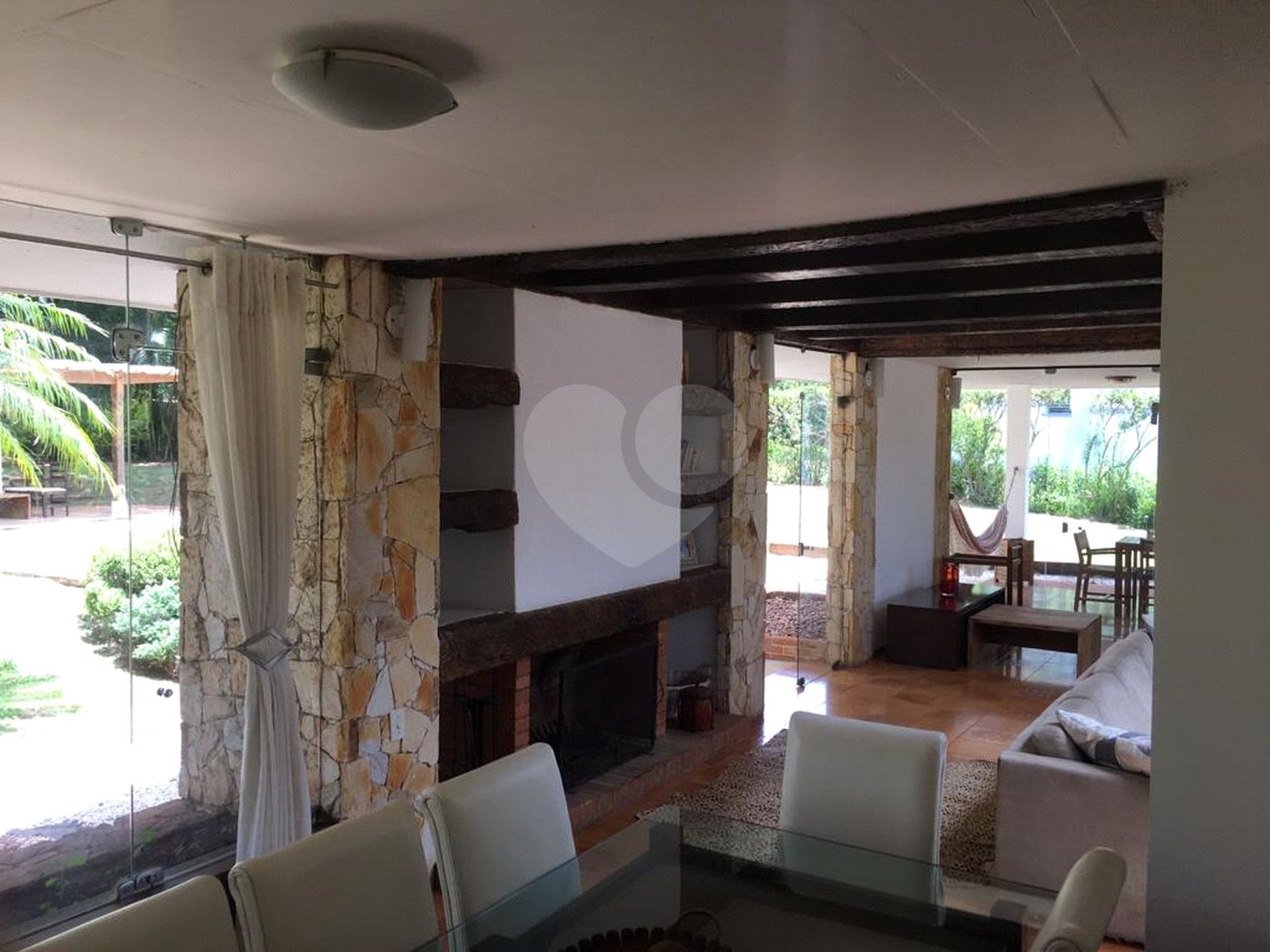 Casa à venda com 3 quartos, sendo 1 suíte, no condomínio Lago Azul, Araçoiaba da Serra - SP