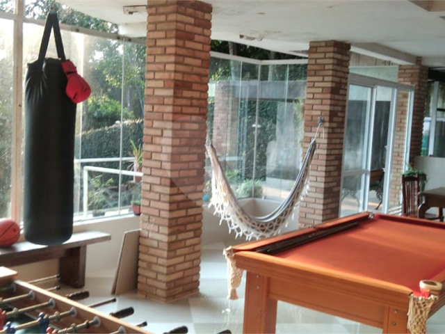 Casa à venda com 6 quartos, sendo 1 suíte, no condomínio Associação Reserva das Hortênsias, Mairiporã - SP