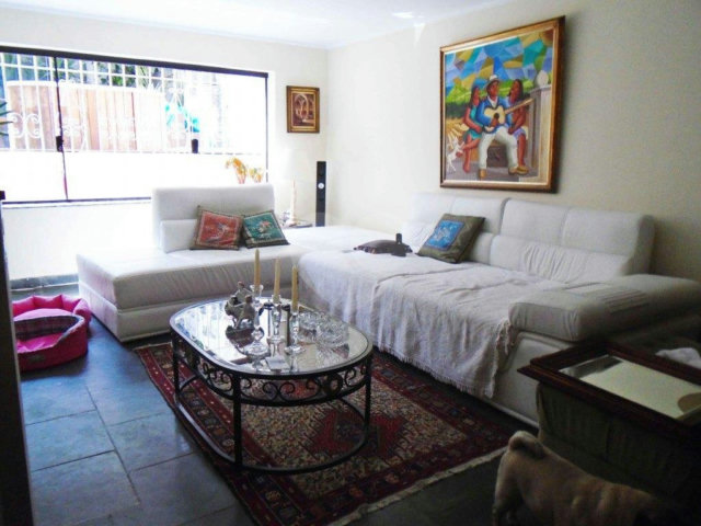 Casa à venda com 5 quartos, sendo 2 suítes,  em Jardim Prudência, São Paulo, SP