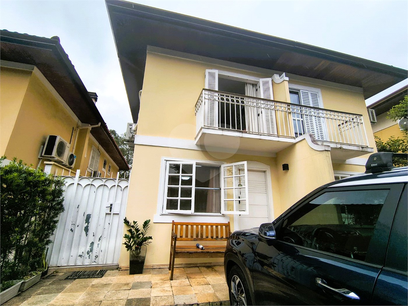Casa à venda com 3 quartos, sendo 1 suíte, no condomínio Vila Panamericana, São Paulo - SP