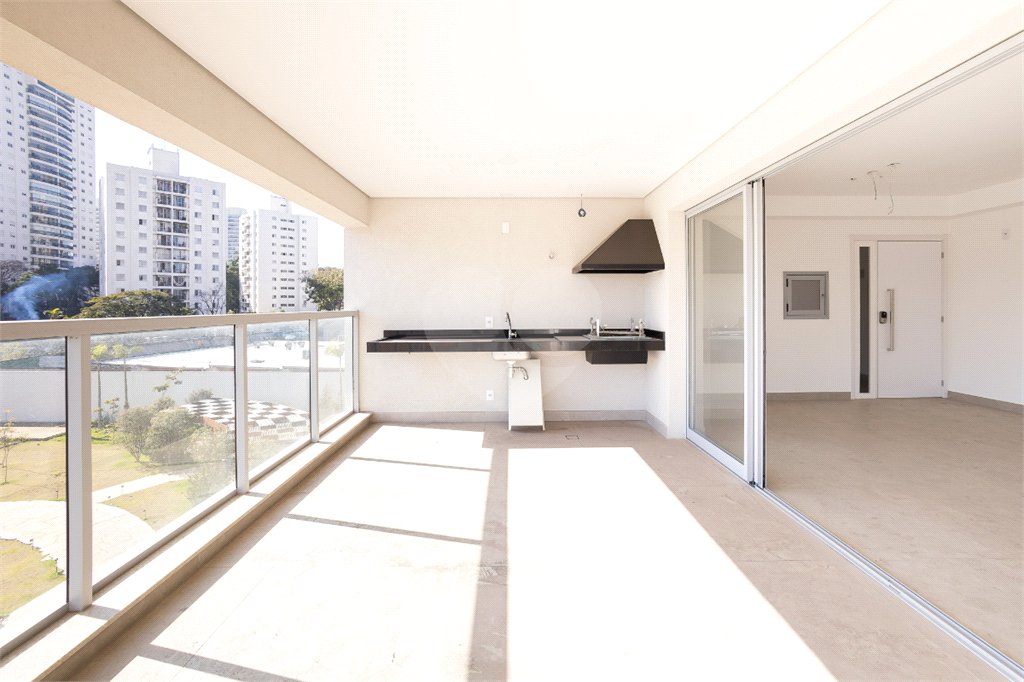 Apartamento à venda com 3 quartos, sendo 1 suíte,  em Vila Sofia, São Paulo, SP