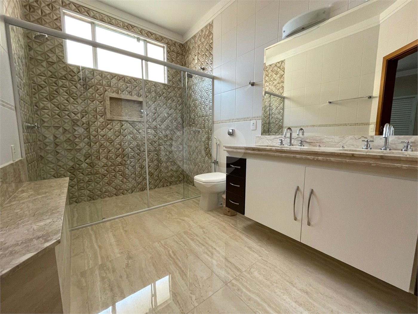 Casa de alto padrão, térrea no condomínio fechado Damha I em São Carlos.