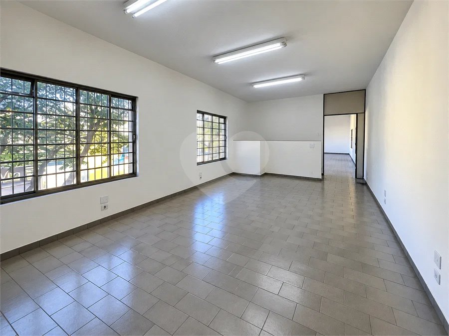 Galpão comercial/industrial com 627 m² no Bairro Planalto, em São Bernardo do Campo, próximo à Via Anchieta, com piso fabril, escritórios e mezanino.