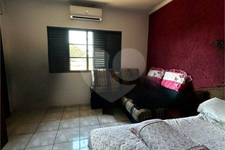 Sobrado à venda com 6 quartos, sendo 1 suíte, no Centro, Ponta Porã, MS