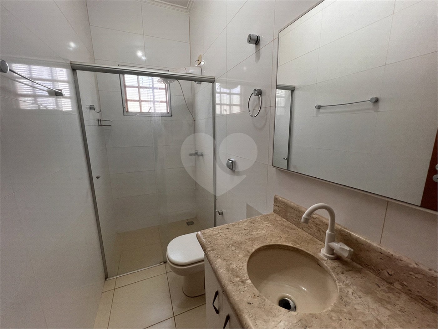 Casa à venda com 3 quartos, sendo 1 suíte,  em Jardim Primaveril, Três Lagoas, MS