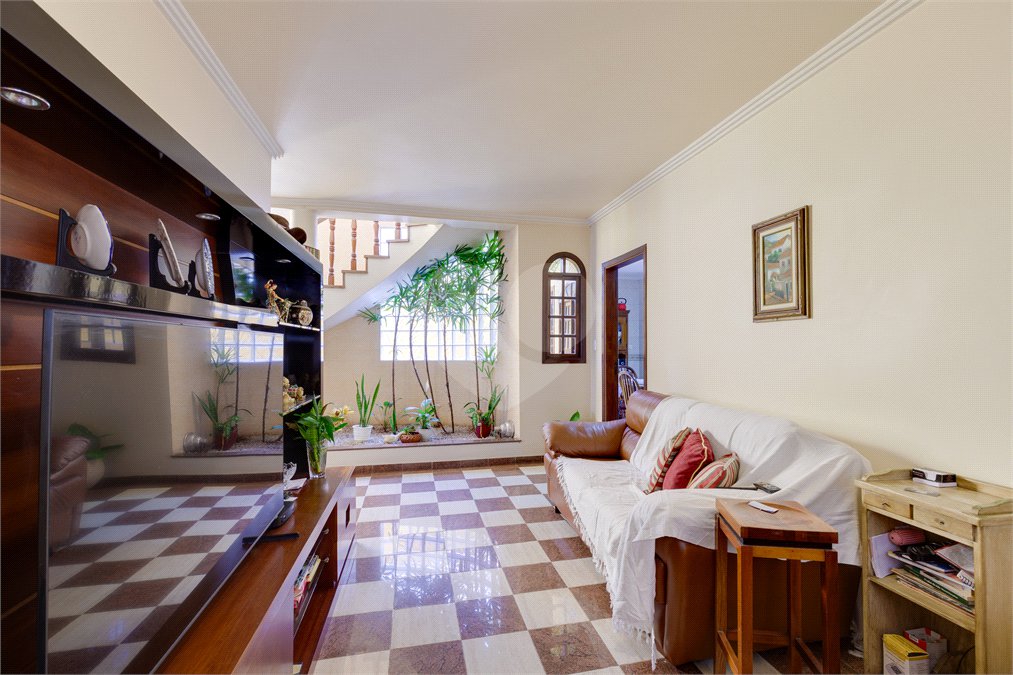 Sobrado à venda com 4 quartos, sendo 1 suíte, em Alto da Boa Vista, São Paulo, SP
