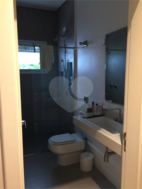 Casa à venda ou para alugar com 4 suítes no condomínio Suíça da Cantareira, Mairiporã - SP