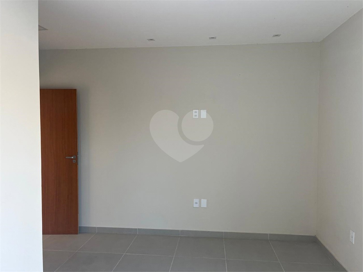Casa à venda com 3 quartos, sendo 2 suítes, em Taperapuan, Porto Seguro, BA