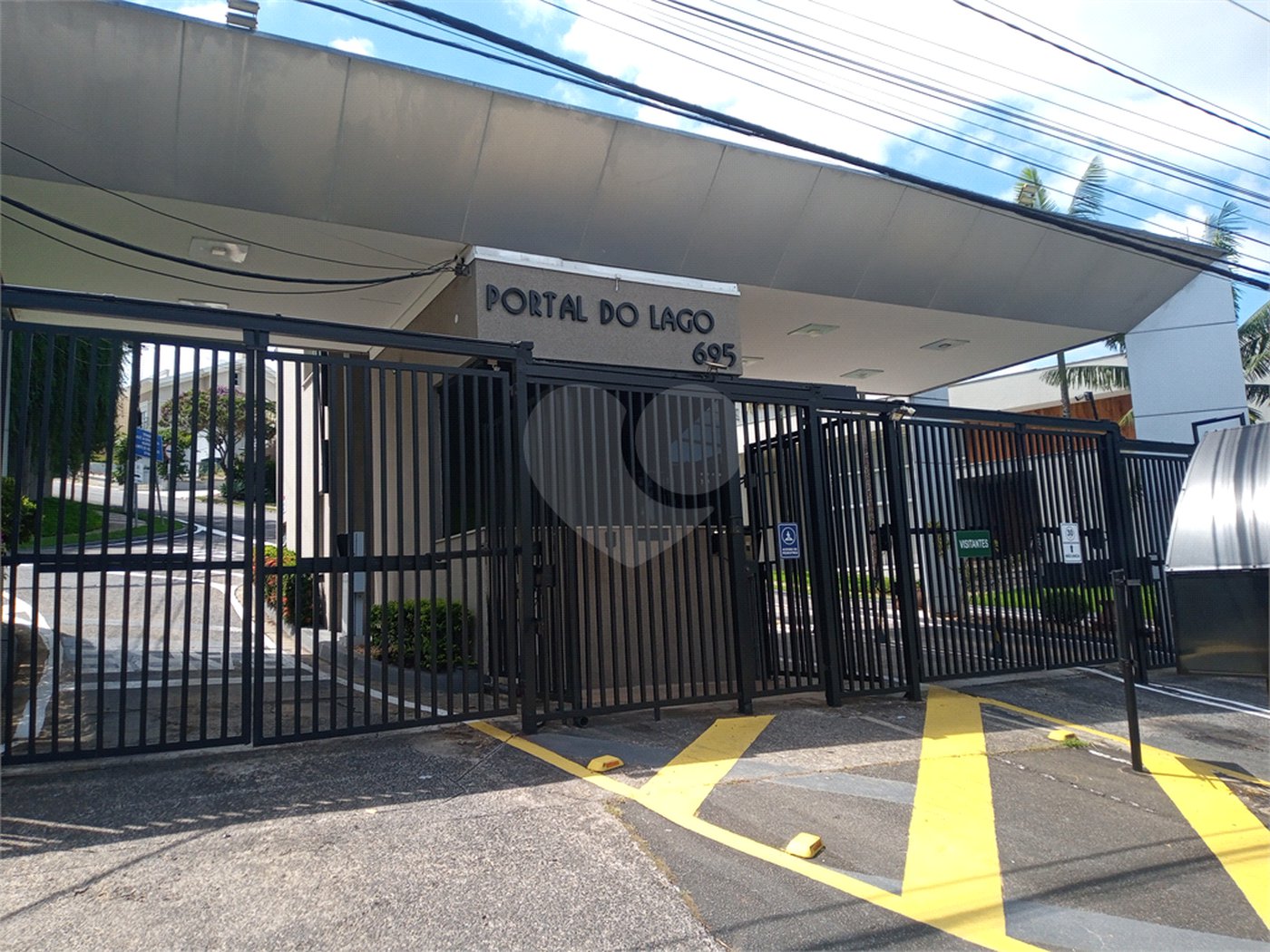Terreno à venda no condomínio Portal do Lago, Valinhos - SP