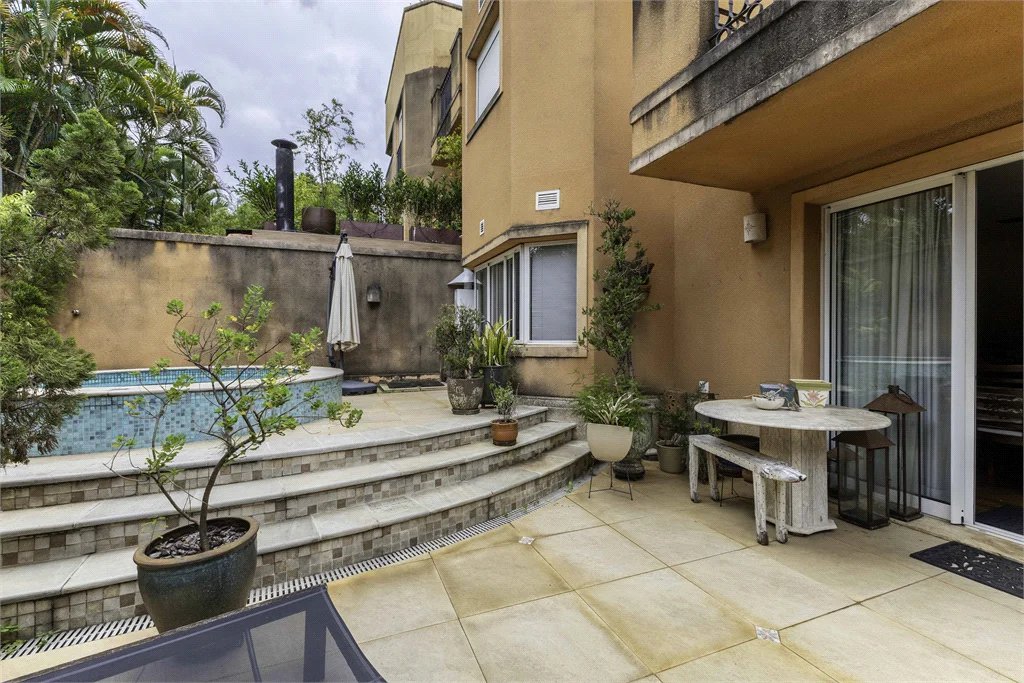 Duplex para alugar com 4 quartos, sendo 3 suítes,  em Alto de Pinheiros, São Paulo, SP