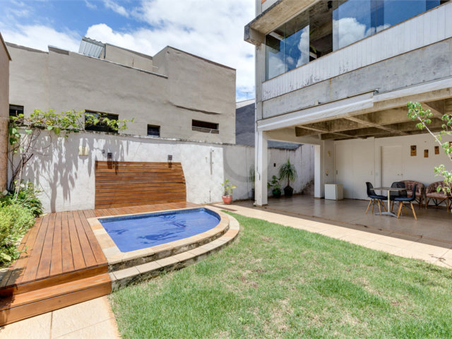 Sobrado à venda com 4 quartos, sendo 1 suíte,  em Alto da Boa Vista, São Paulo, SP