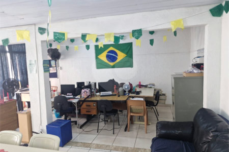 Sobrado à venda com 3 quartos, sendo 1 suíte,  em Parque São Jorge, São Paulo, SP
