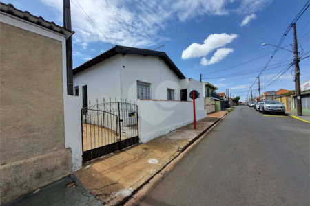 Casa térrea a venda na Vila Lutfalla