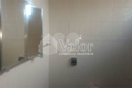 Casa térrea com 2 dormitórios.