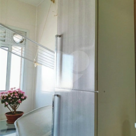 Apartamento à venda no Brás, 1 quarto, varanda, garagem, semimobiliado