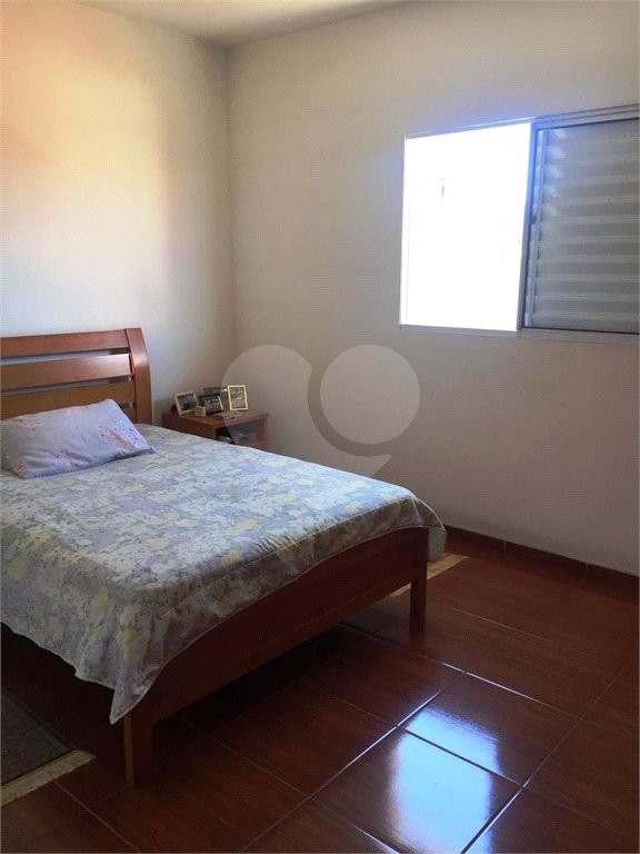 Casa à venda com 3 quartos, sendo 1 suíte, no condomínio Coelho III, São Paulo - SP