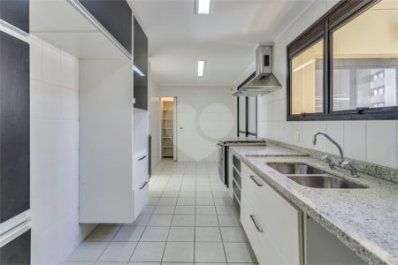 Apartamento à venda com 3 quartos, sendo 1 suíte, em Morumbi, São Paulo, SP