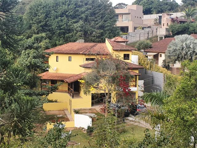Sobrado à venda com 5 quartos, sendo 1 suíte,  em Serra da Cantareira, Mairiporã, SP