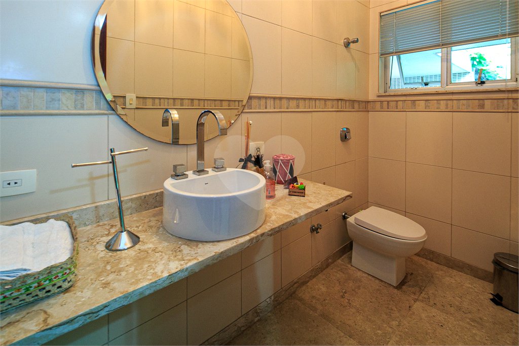 Casa Térrea à venda com 4 quartos, sendo 1 suíte, em Alto da Boa Vista, São Paulo, SP