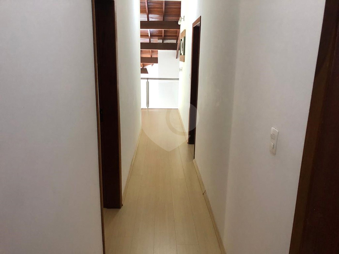 Casa à venda com 3 quartos, sendo 1 suíte, no condomínio Parque Suiça, Caieiras - SP