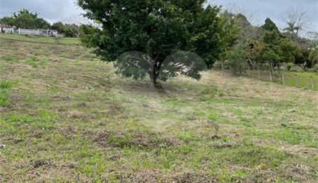 Chácara à venda ou para alugar com 4 quartos, sendo 1 suíte,  em Chácaras Rurais Guararema, Jacareí, SP