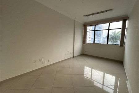 Sala Comercial à Venda no Gonzaga – Avenida Ana Costa – Santos/Sp