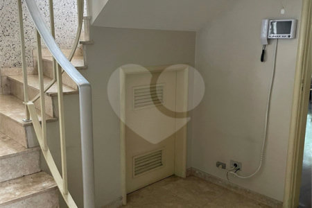 Sobrado à venda com 5 quartos, sendo 2 suítes, em Vila Cordeiro, São Paulo, SP