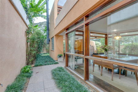 Casa à venda com 5 quartos, sendo 4 suítes, em Alto da Boa Vista, São Paulo, SP
