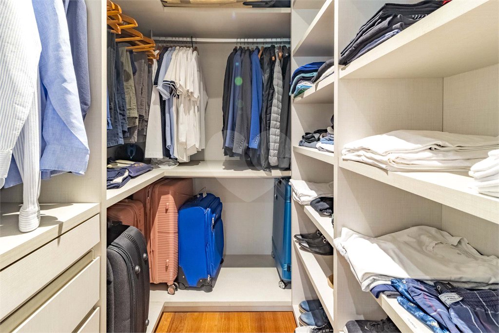 Apartamento à venda com 4 quartos, sendo 3 suítes, em Santa Cecília, São Paulo, SP