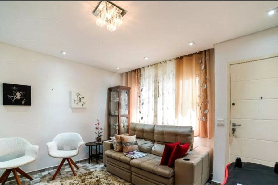 Casa à venda com 2 suítes no condomínio Lauro Korte, São Paulo - SP