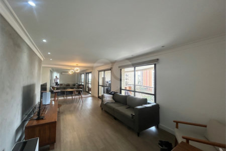 Apartamento à venda com 3 quartos, sendo 2 suítes, em Alto da Boa Vista, São Paulo, SP