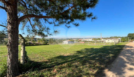 Terreno à venda em Condomínio Residencial Pinheiros do Lago, Alambari, SP
