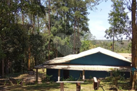 Chácara à venda com 4 quartos em Parque Maria Fernandes, São Paulo, SP