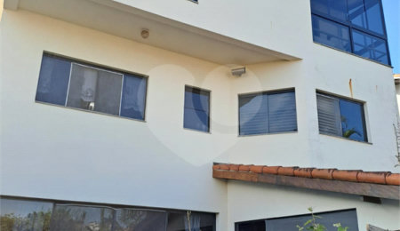 Sobrado à venda com 3 quartos, sendo 1 suíte,  em Vila Oliveira, Mogi das Cruzes, SP