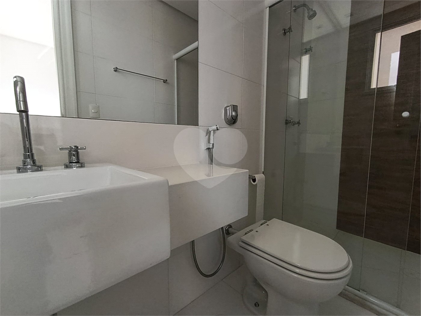 Apartamento para alugar com 3 suítes em Jardim Virgínia, Guarujá, SP