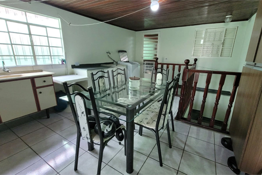 Casa à venda com 4 quartos, sendo 1 suíte, em Parque Maria Domitila, São Paulo, SP