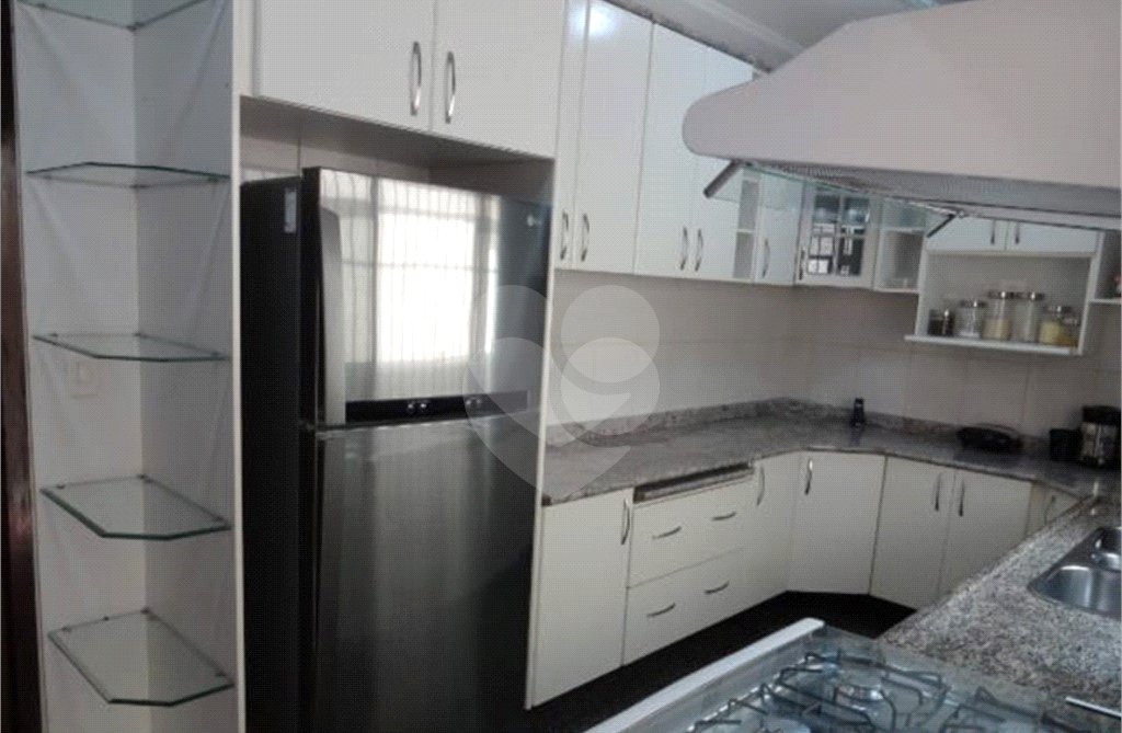 Sobrado à venda com 3 quartos, sendo 1 suíte, em Jardim São Luís, São Paulo, SP