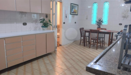 Sobrado à venda com 3 quartos, sendo 1 suíte,  em Horto Florestal, São Paulo, SP